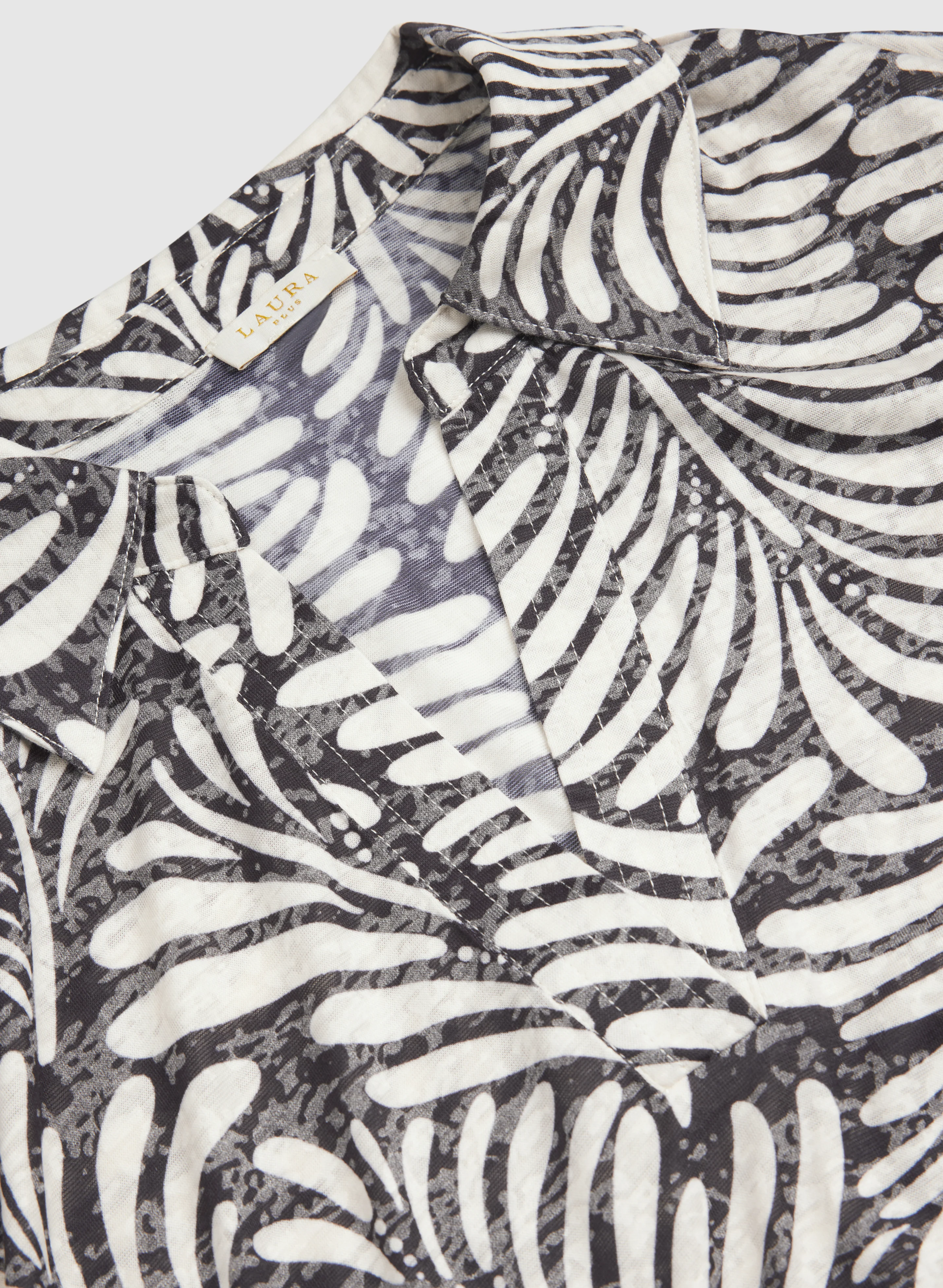 Two-Tone Leaf Print T-Shirt - Image 7